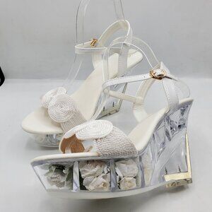 NWOT SPIRAL RIBBON TOP with LUCITE PLATFORM FILLED WITH FLOWERS SANDALS